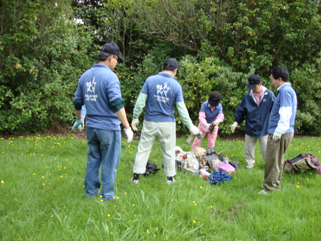 Korean Garden voluntary work at PumpHouse, Pupuke Lake - 17th Oct 09 Pic8